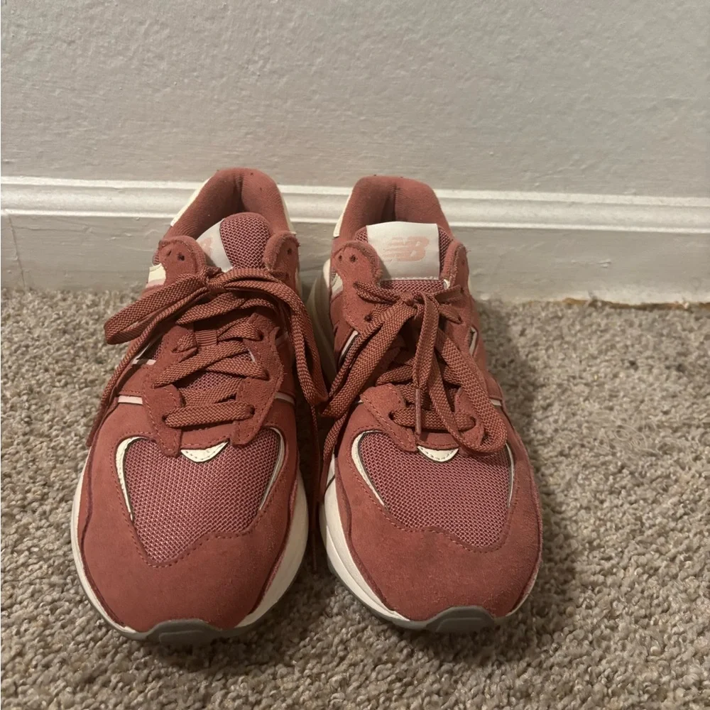 New Balance Women's Sneakers - Rose and Cream - Picture 2 of 3